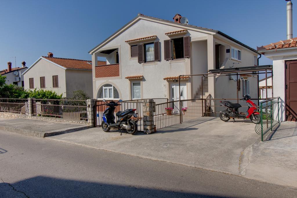 מאלי לוסיניי Apartment Nikolina מראה חיצוני תמונה
