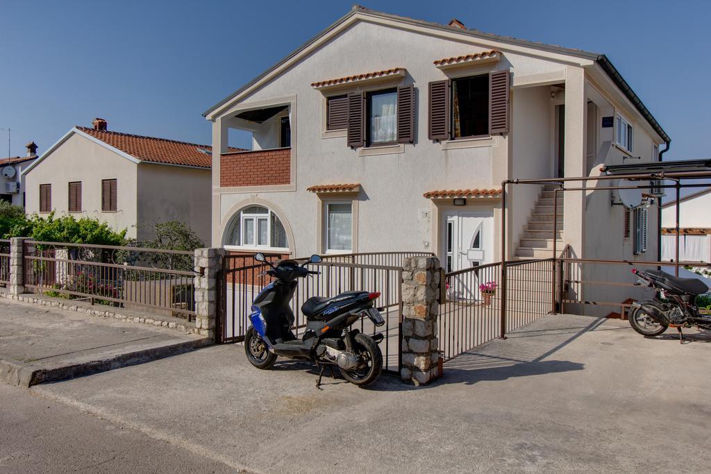 מאלי לוסיניי Apartment Nikolina מראה חיצוני תמונה