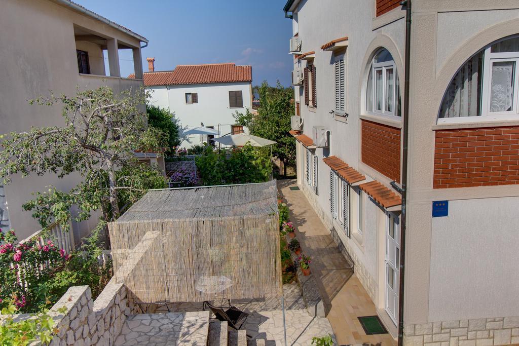 מאלי לוסיניי Apartment Nikolina מראה חיצוני תמונה